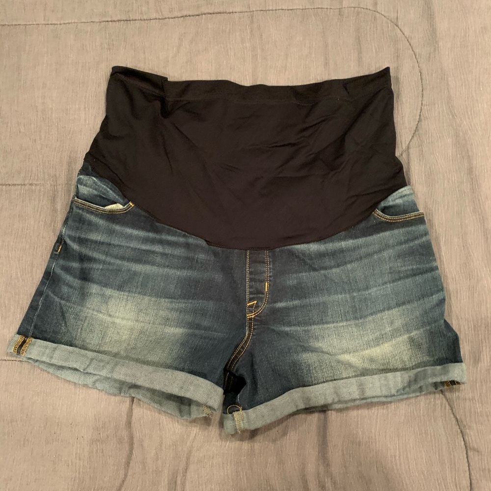 Liz Lange Maternity shorts
